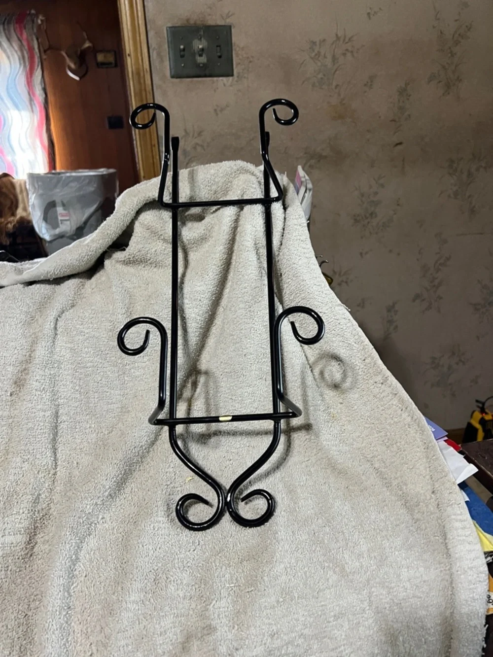 Black Metal Scroll Wall Plate Holder - Home Wall Decor